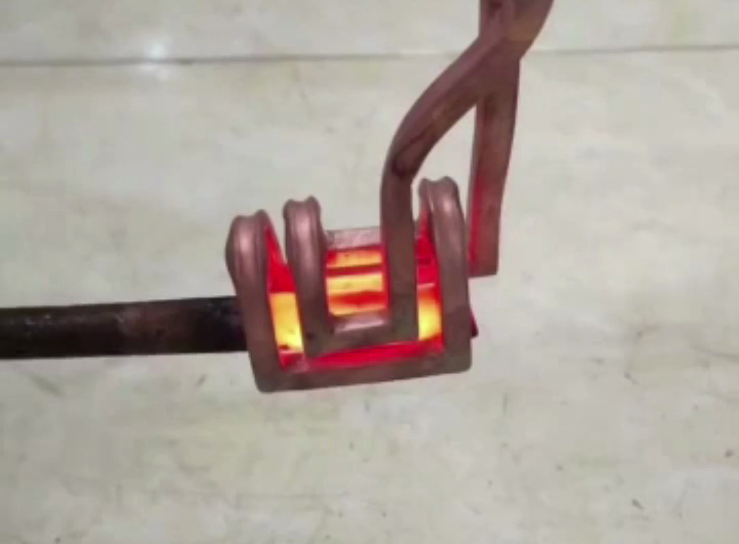 還在為金屬加熱發愁？高頻U型線圈裝置讓你大開眼界！