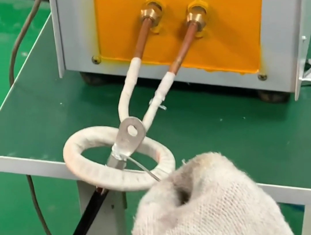 高頻感應加熱設備助力線束端子焊接工藝升級！高精度高效率，工作質量有保障