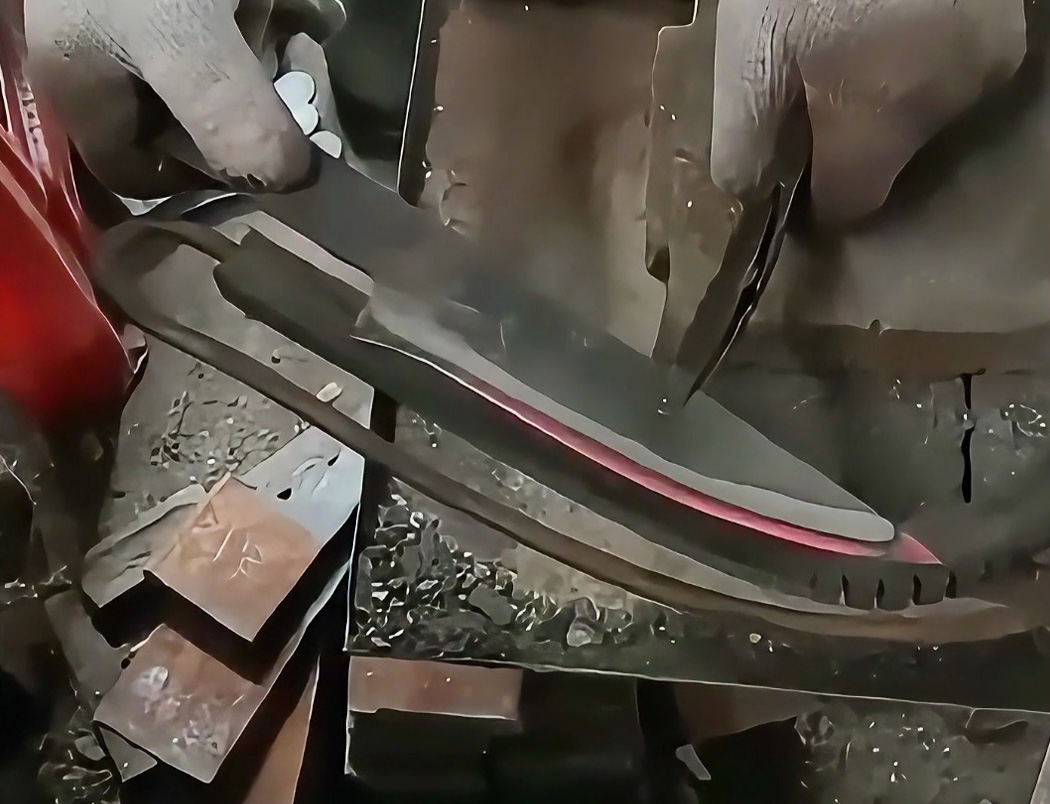 學會用這個廣刀具淬火技術！高頻淬火機讓刀具硬度秒殺同行！