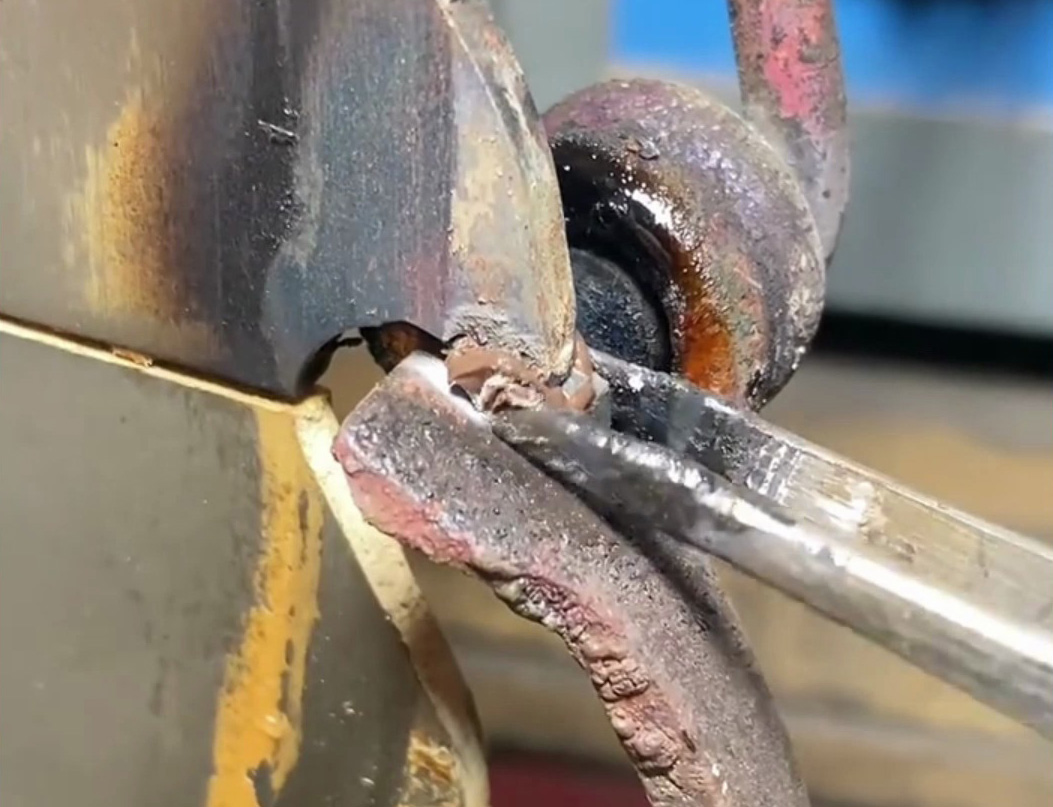 ?焊接鋸片合金 竟這么簡單？高頻焊機操作全演示！